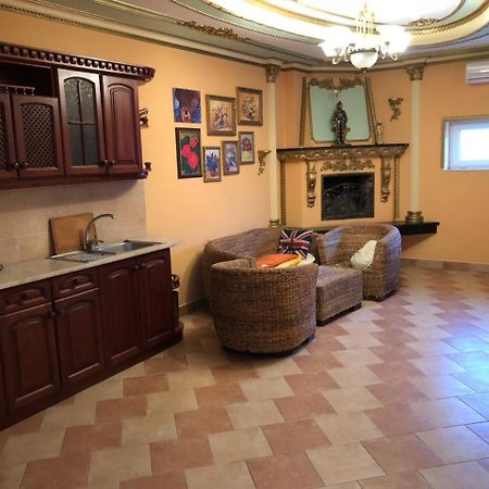 Hotel Nikolet Мукачево Экстерьер фото