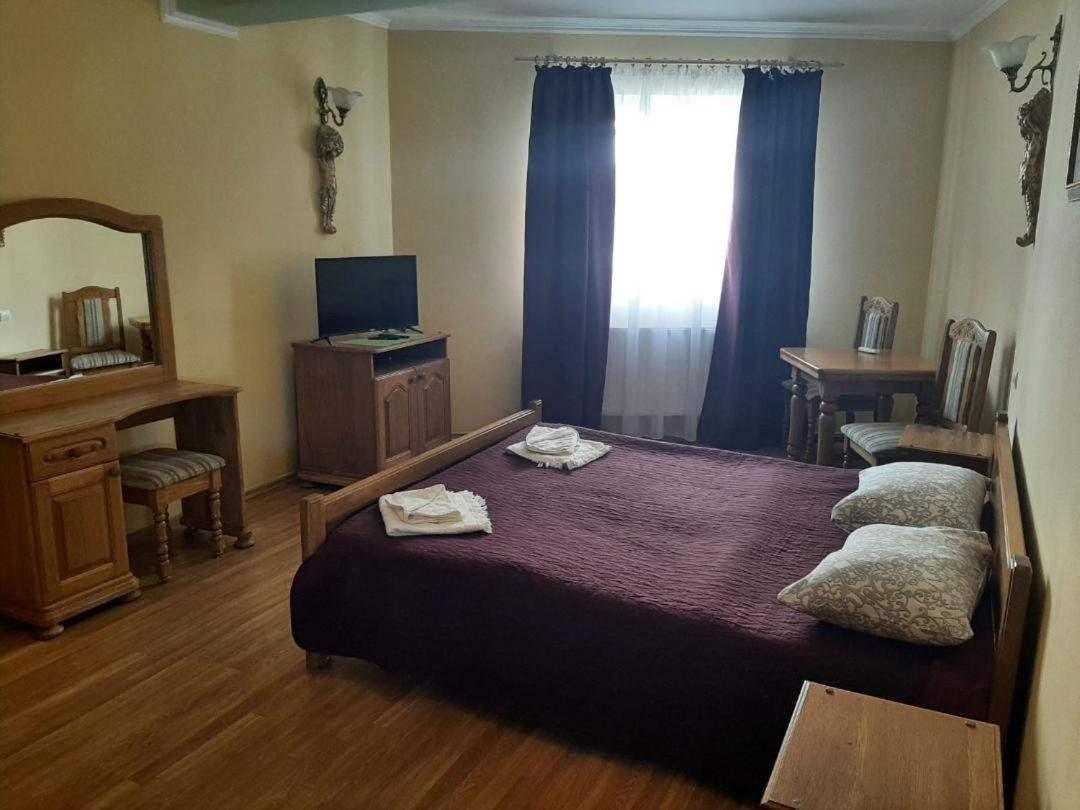 Hotel Nikolet Мукачево Экстерьер фото