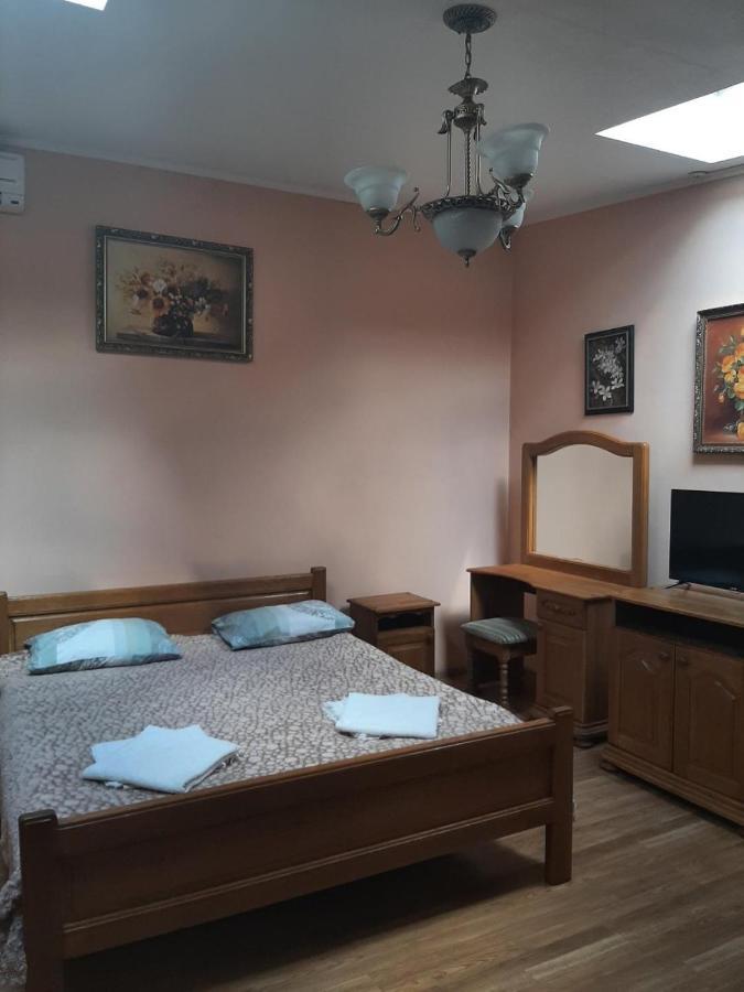 Hotel Nikolet Мукачево Экстерьер фото
