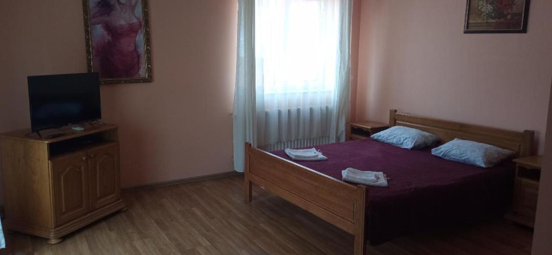 Hotel Nikolet Мукачево Экстерьер фото