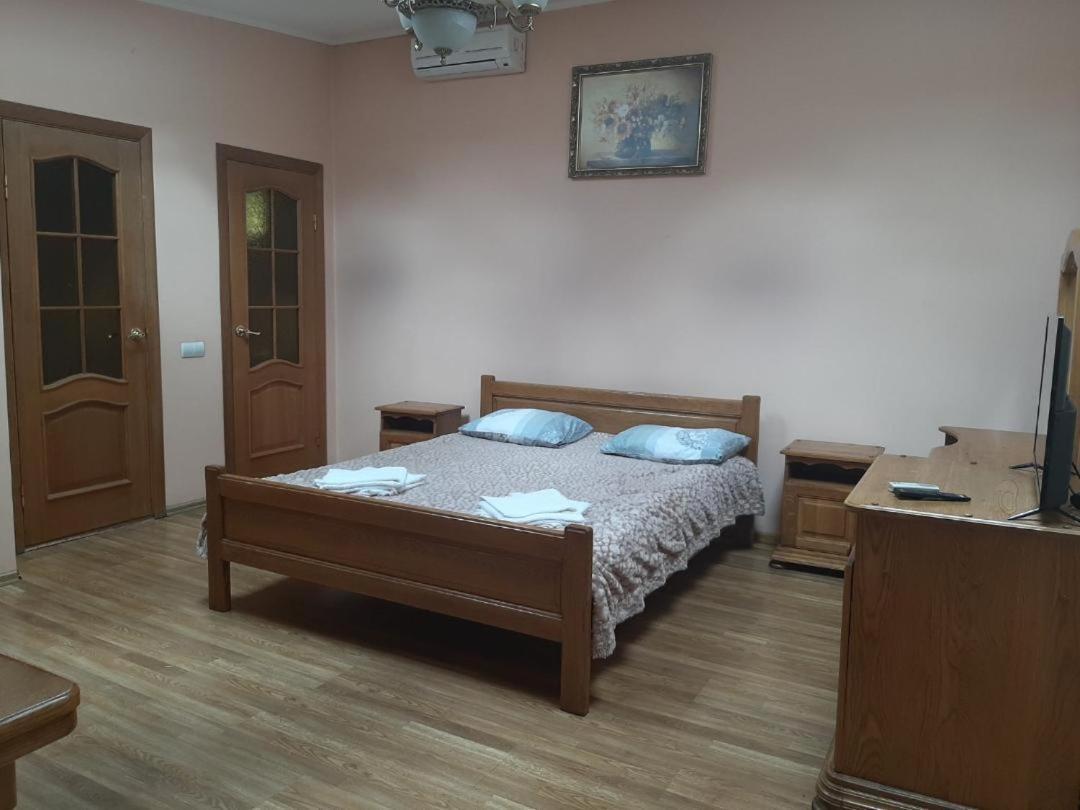 Hotel Nikolet Мукачево Экстерьер фото