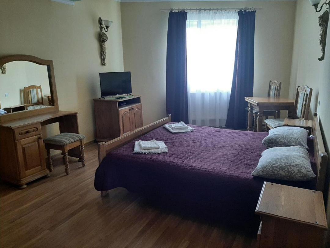 Hotel Nikolet Мукачево Экстерьер фото