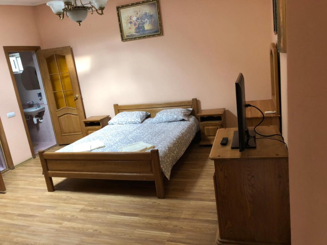 Hotel Nikolet Мукачево Экстерьер фото