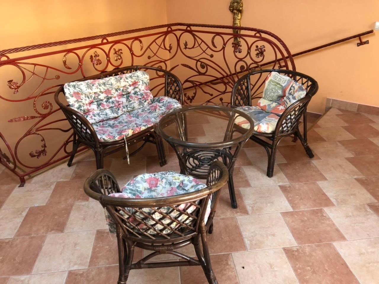 Hotel Nikolet Мукачево Экстерьер фото